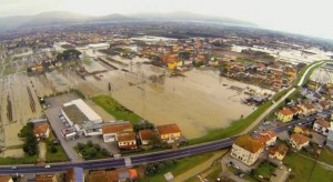 Quarrata sott'acqua vista dal cielo