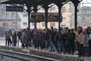 Pendolari alla stazione di Pistoia