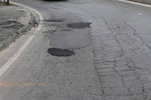 Un tratto di strada distrutta al Dopolavoro Ferroviario, zona Stazione