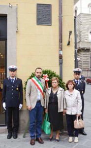 La cerimonia. Il Sindaco Bertinelli con Siria e Gigliola Schiano