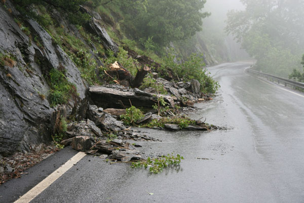 FRANA DI CROCE A UZZO: DA MARTEDÌ 8 APRILE AMPLIATA LA CHIUSURA DELLA STRADA