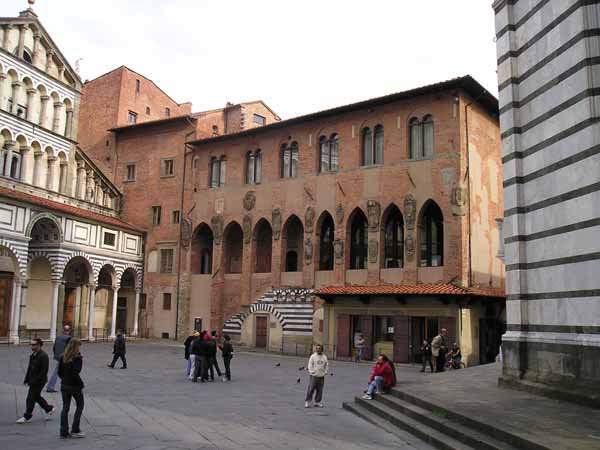 pistoia. MERCATINO DEL ’900 IN VIA ROMA E DINTORNI