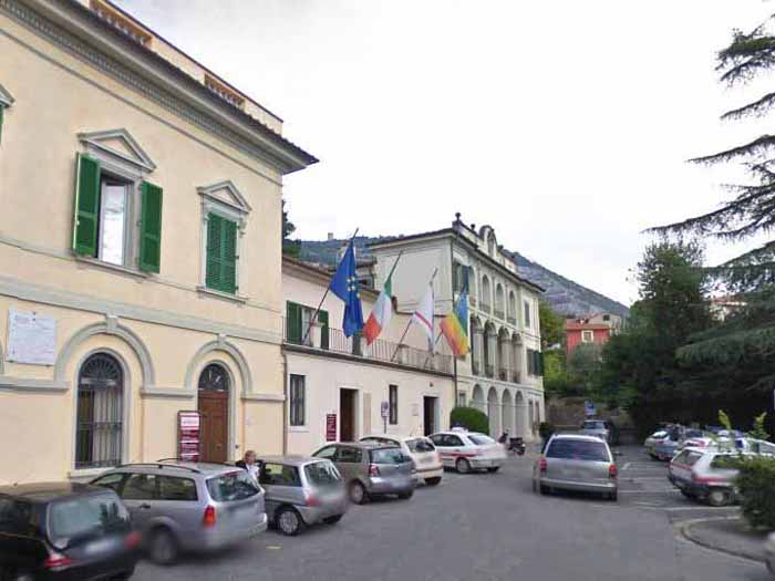 MONSUMMANO, I 5 STELLE ABBANDONANO IL CONSIGLIO