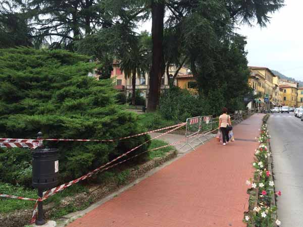 PESCIA. CHIUSI I GIARDINI DI PIAZZA MATTEOTTI