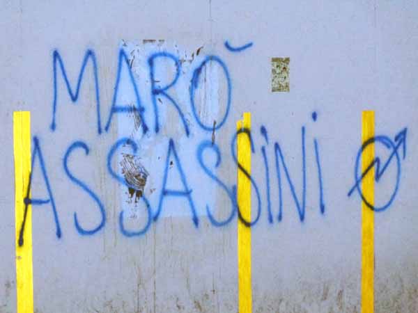 CASAPOUND RIMUOVE SCRITTA OFFENSIVA CONTRO I MARÒ