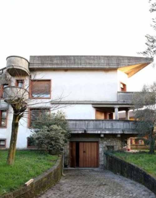 LA CASA DELLO ‘SCARICABARILE’ DI VIA LAZIO