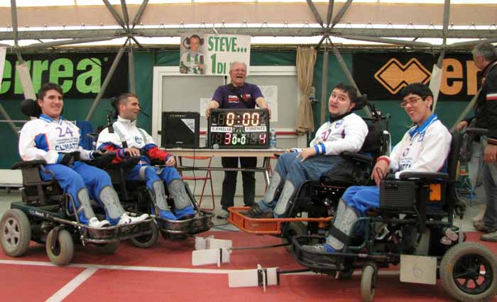 «WHELL CHAIR HOCKEY» IN CARROZZINA ELETTRICA