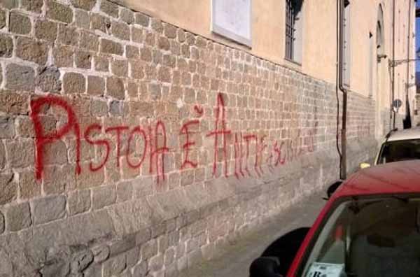 CHIAREZZA SULLE SCRITTE ANTIFASCISTE IN SAN LORENZO