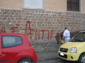 Scritte antifasciste a Pistoia, dicembre 2014