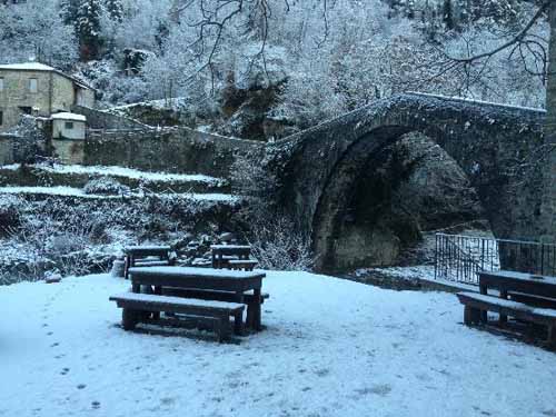 «POCHI FIOCCHI DI NEVE E LA MONTAGNA RIPIOMBA NEL CAOS»