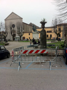 2. Colonna transennata in piazza Mazzini