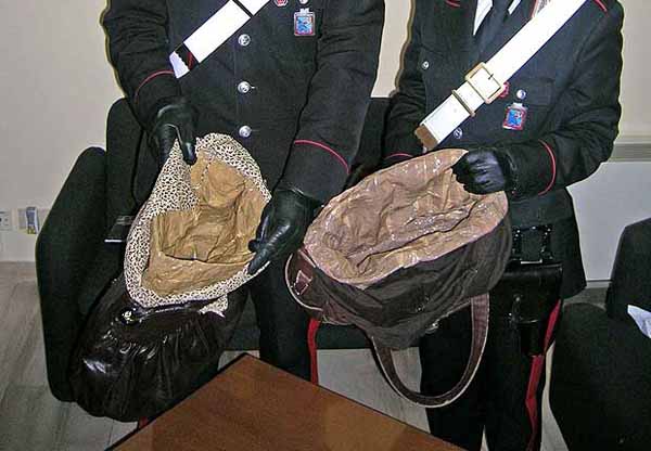 FURTO AGGRAVATO DI ABBIGLIAMENTO. BOLLETTINO CARABINIERI 13 MARZO