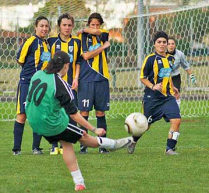 Cristina Mariani, calcio di punizione