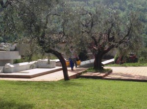 Lavori di manutenzione al monumento di Vivarelli