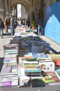 La mostra del libro sotto le logge del Comune