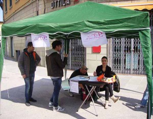 Il gazebo del coordinamento docenti precari a Pistoia