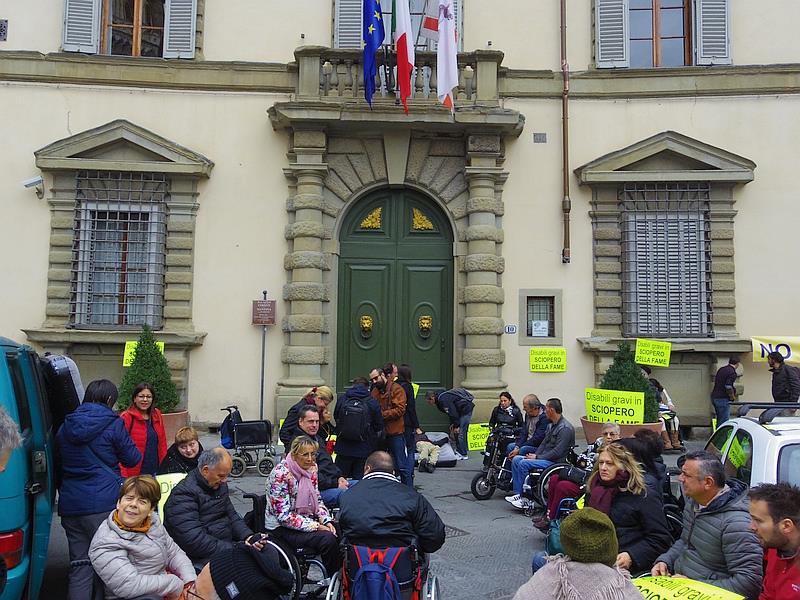 disagio & solitudine. DISABILE MUORE DA SOLO IN CASA