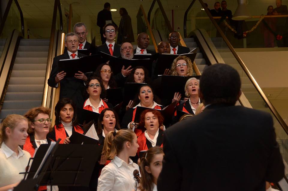 natale in musica. QUATTRO CONCERTI PRENATALIZI CON IL CORO INTERNAZIONALE