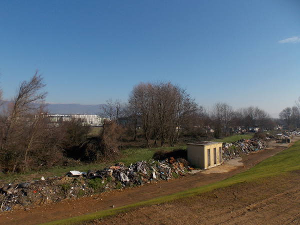 VESCOVI (LEGA NORD): «CAMPO ROM, DISCARICA A CIELO APERTO»