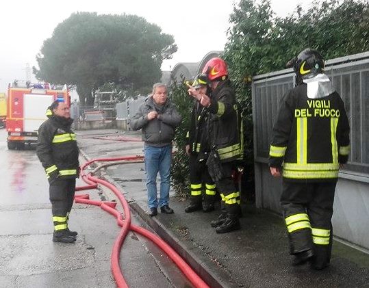 montemurlo. INCENDIO DELLA COM-ITAL PLAST CONTINUAMENTE MONITORATO