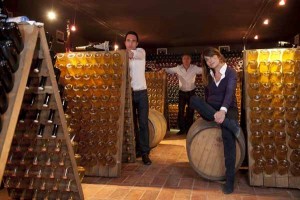 Benedetto, Riccardo e Silvia Baracchi nella champagneria. Relais Il Falconiere, Località San Martino 370, Cortona, Arezzo, Italy