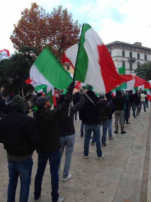 SICUREZZA, PRESIDIO DI CASAPOUND ALLA STAZIONE DI MONTECATINI