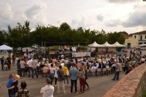 La piazza della chiesa ieri [foto Carlo Gori]