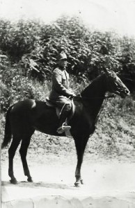 Arturo Cappellini a cavallo