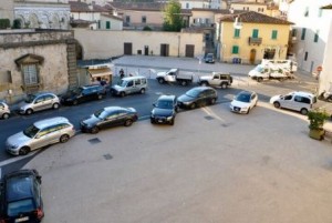 parcheggi abusivi in Piazza San Bartolomeo