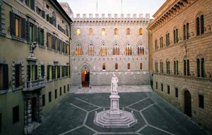 piazza Salimbeni Siena [foto gonews]