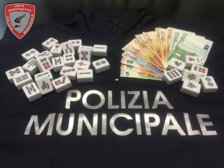 prato. SALA DA GIOCO IN UN APPARTAMENTO, DENUNCIATI 20 CINESI