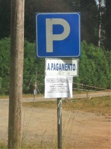 Cartello del parcheggio/campeggio domenicale