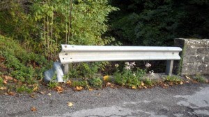 Guard rail in via Selvi Vecchie in località ponte Casa di Baldino