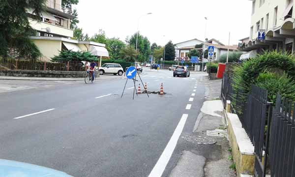 piove, governo renzi! E LE BUCHE RESTANO LÌ PER GIORNI E GIORNI