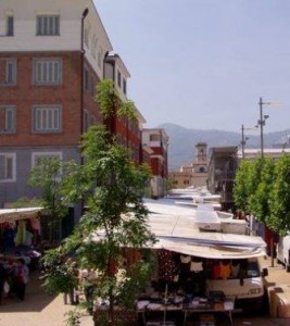 Quarrata, mercato in piazza Fabbri