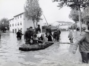 Cittadini-evacuati-Tavola-1966