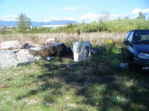 quarrata. DISCARICA A CIELO APERTO IN VIA TORINO