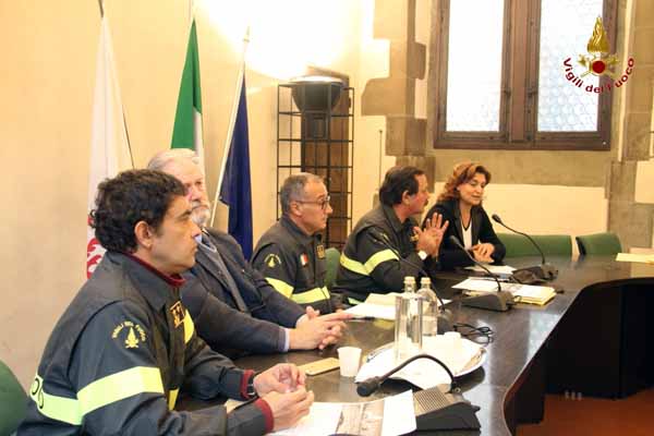 50° alluvione firenze. LE ATTIVITÀ DEI VIGILI DEL FUOCO