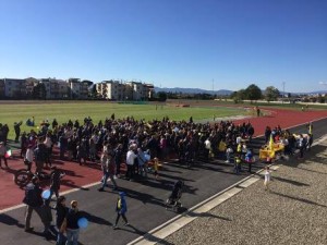 Il pubblico presente alla pista d'atletica di Prato