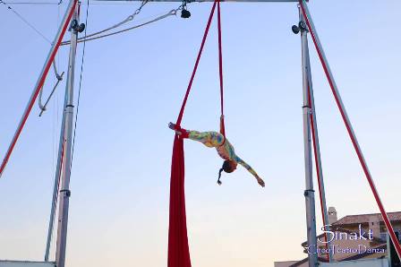 quarrata. ACROBATICA AEREA, GIOCOLERIA E DANZA IN PIAZZA