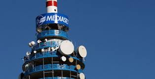 mediaset-vivendi. E ORA I VOLTAGABBANA VOGLIONO IL BERLUSCA!