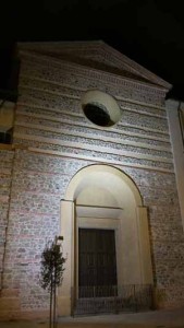 Ex Chiesa di San Giovanni Battista. La facciata con la nuova illuminazione