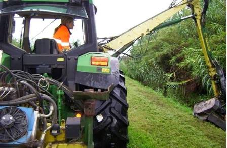 montemurlo. È INIZIATO LO SFALCIO DELL’ERBA LUNGO I CORSI D’ACQUA