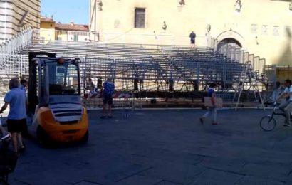 pistoia. LO SCEMPIO DI PIAZZA DEL DUOMO