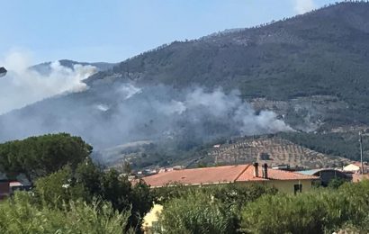 incendio. CONTINUA LA LOTTA CONTRO LE FIAMME