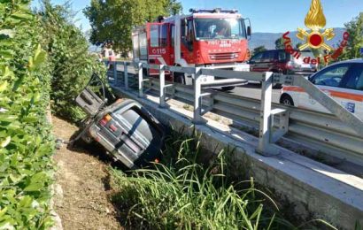 vigili del fuoco. INCASTRATO ALL’INTERNO DELL’ABITACOLO