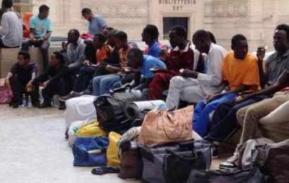 richiedenti asilo. “GESTIONE MIGRANTI: SIA TOTALMENTE PUBBLICA!”