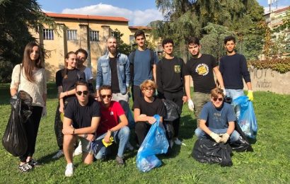 I RAGAZZI DI AZIONE STUDENTESCA RIPULISCONO PIAZZA DELLE RESISTENZA