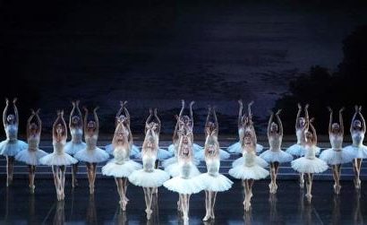 balletto di san pietroburgo. A PRATO IL LAGO DEI CIGNI