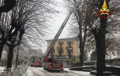 PRACCHIA, RAMI PERICOLANTI A CAUSA DI VENTO E NEVE